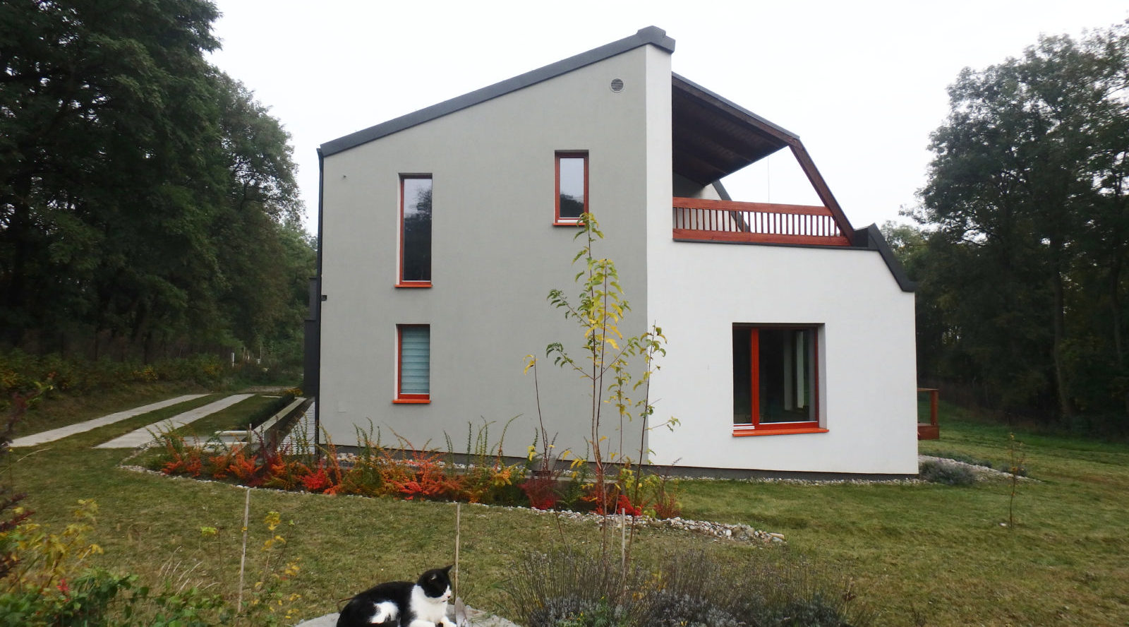 Dom wysoko energooszczędny na działce ze spadkiem